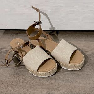 Soda Platform Sandals 👡